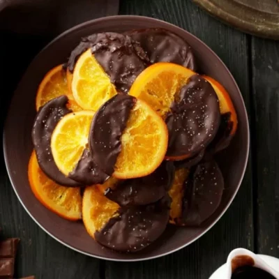 Πορτοκάλι βουτηγμένο στη σοκολάτα