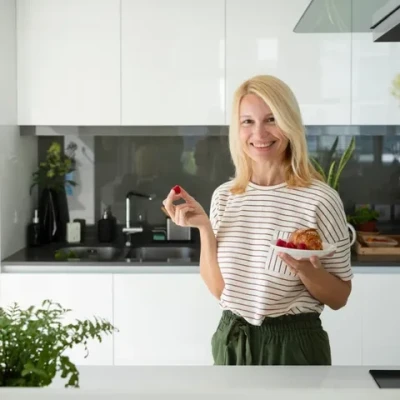 Η καλύτερη ώρα για πρωινό αν θέλουμε να ρίξουμε την πίεση και τα περιττά κιλά εδώ και τώρα