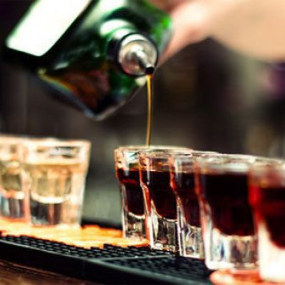 Τραγωδία στον Πειραιά: 18χρονος πέθανε από κατανάλωση αλκοόλ σε νυχτερινό κέντρο