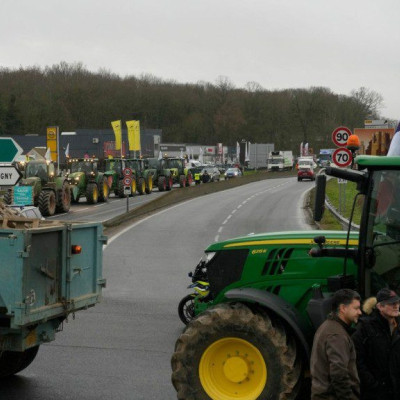 Χριστούγεννα στα μπλόκα οι αγρότες - Κυβέρνηση και αγρότες δεν θα έχουμε καλά ξεμπερδέματα