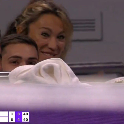 Στέφανος Τσιτσιπάς: «Γκρεμοτσακίστηκε» στον αγώνα της Μπαντόσα και η μαμά της έβαλε τα γέλια (vid)