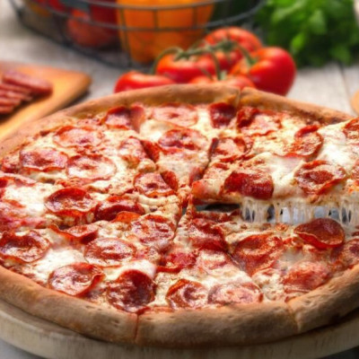 Συνταγή για λαχταριστή πίτσα με τη λαγάνα που περίσσεψε από το τραπέζι της Καθαράς Δευτέρας