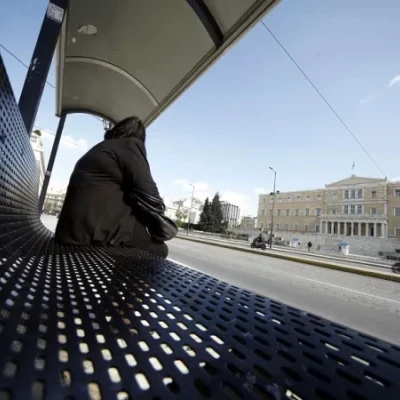 Πρωτοφανές περιστατικό με οδηγό που σταμάτησε το λεωφορείο γιατί τον ενοχλούσε το τηλεφώνημα νεαρής