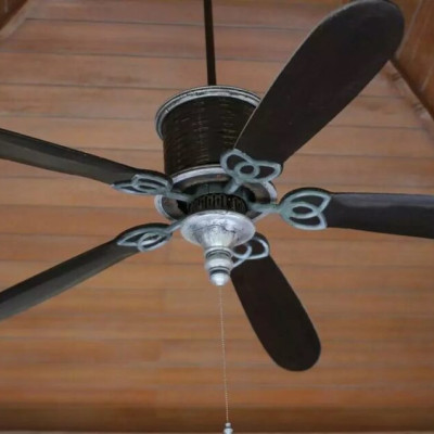 Ύπνος: Οι 4 κίνδυνοι από την χρήση ανεμιστήρα τη νύχτα