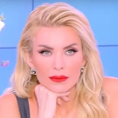 Κατερίνα Καινούργιου: “Δεν ψάχνω σύντροφο, άμα τύχει κάτι έτυχε! Κι εγώ είμαι μεγαλοκοπέλα” Κατερίνα Καινούργιου: “Δεν ψάχνω σύντροφο, άμα τύχει κάτι έτυχε! Κι εγώ είμαι μεγαλοκοπέλα”