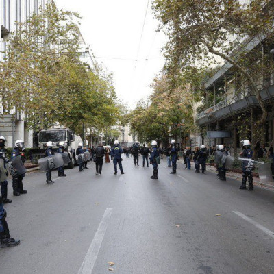 Πολυτεχνείο: Δρακόντεια τα μέτρα της ΕΛ.ΑΣ στην Αθήνα – Επί ποδός 5.000 αστυνομικοί, ελικόπτερα, drones και αύρες