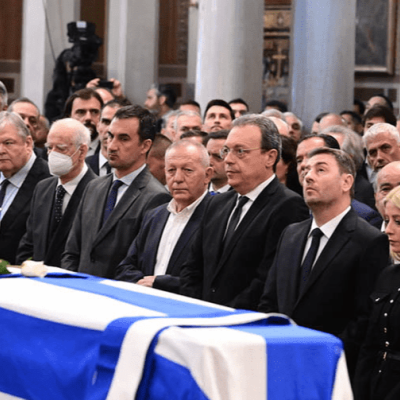 Πασχαλίδης και Τζόλας δεν κατάφεραν να πάνε στην κηδεία του Σημίτη