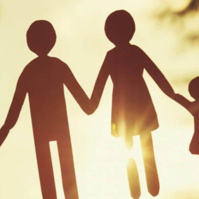 Γιατί οι Έλληνες δεν κάνουν οικογένεια – Συνθήκες ή επιλογή;