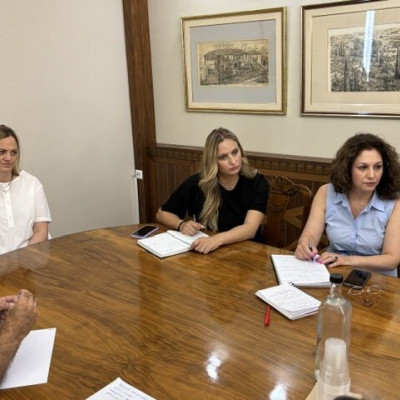 Επίσκεψη στο Δημαρχείο Σερρών της Συντονίστριας του Γραφείου Πρωθυπουργού στη Θεσσαλονίκη Έλενα Σώκου