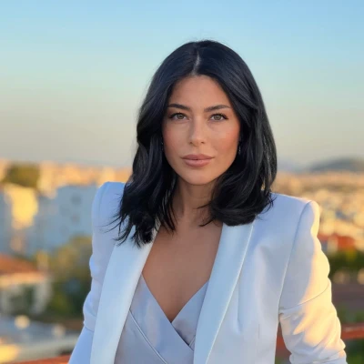 Κατεβαίνει η Λατινοπούλου στην Περιφέρεια αντιγράφοντας το μοντέλο …Βελόπουλου;