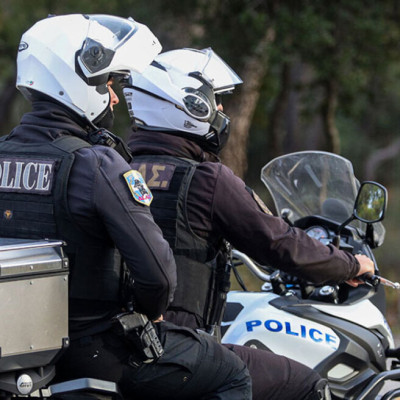 Ληστεία σε μίνι μάρκετ στην Πάτρα: Απείλησε εργαζόμενο με μαχαίρι και άρπαξε 1.700 ευρώ