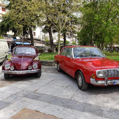Στο πλαίσιο του «1ου Serres Historic Vehicle Meeting» σπάνια αυτοκίνητα και κλασσικές μοτοσυκλέτες στην πλατεία Ελευθερίας