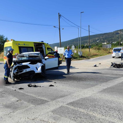 Ιωάννινα: Οχήματα συγκρούστηκαν και παρέσυραν μηχανή - Στο νοσοκομείο ο μοτοσικλετιστής