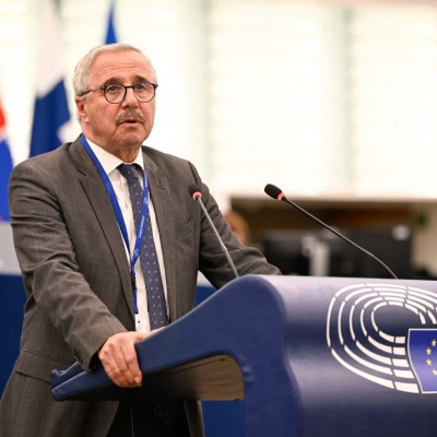 Τροπολογία Μανιάτη για προστασία καταναλωτών και αγροτών