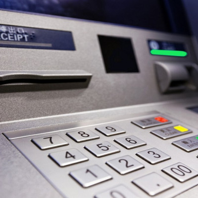 Παύλος Γερουλάνος: Νέες αντικοινωνικές χρεώσεις σε ΑΤΜ