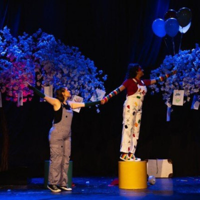 «Τα Χέρια Δεν Χτυπάνε, τα Χέρια Αγαπάνε» την Πέμπτη στο Θεατράκι η παράσταση