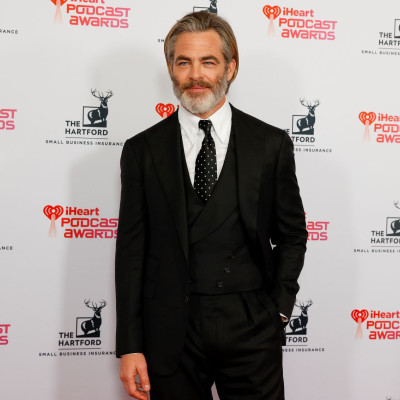 Ο Κρις Πάιν και η Τζένι Σλέιτ πρωταγωνιστές στο ρομαντικό «Carousel»