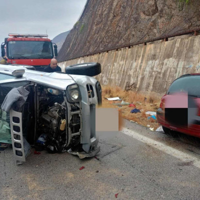 Τροχαίο δυστύχημα στο Γαλαξίδι: Σφοδρή σύγκρουση ΙΧ, δύο νεκροί και μία τραυματίας
