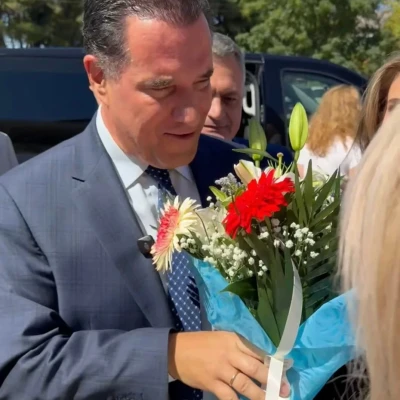 Επίσκεψη του Υπουργού Υγείας Άδωνι Γεωργιάδη στο ΓΝ Δράμας- Τον υποδέχθηκαν με τριαντάφυλλα