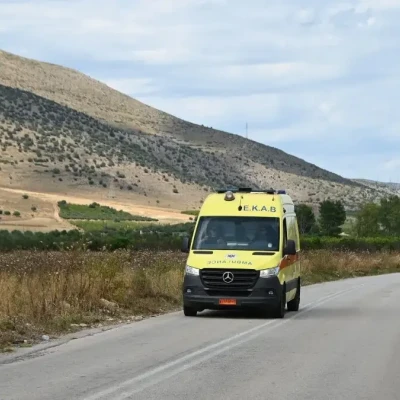 Σοβαρό τροχαίο στη Βάρδα Ηλείας: 16χρονος δίνει μάχη για τη ζωή του μετά από σύγκρουση δικύκλου με αυτοκίνητο