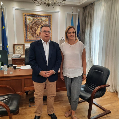 Ο Δημήτρης Γαλαμάτης στην Δήμαρχο Σερρών Βαρβάρα Μητλιάγκα