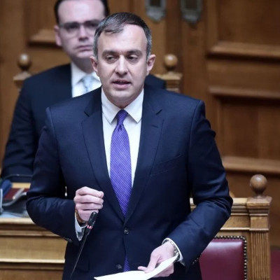 Συνάντηση Χατζηβασιλείου - Κοτσαμπά για τα μέτρα στήριξης που περιμένουν οι επαγγελματίες