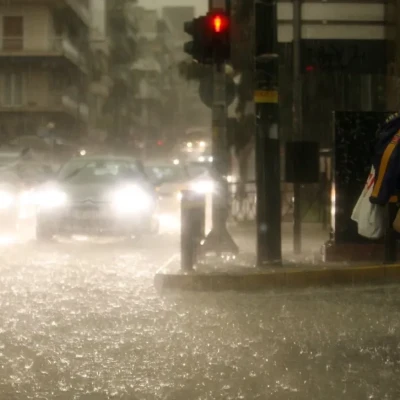 Κακοκαιρία Adel: Σφοδρή βροχόπτωση στην Αττική - Πού υπάρχουν προβλήματα στους δρόμους