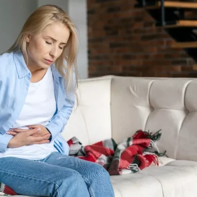 Καρκίνος παχέος εντέρου: «Θερίζει» στους κάτω των 40 – Τα σημάδια που δεν πρέπει να αγνοήσετε σύμφωνα με την παθολόγο