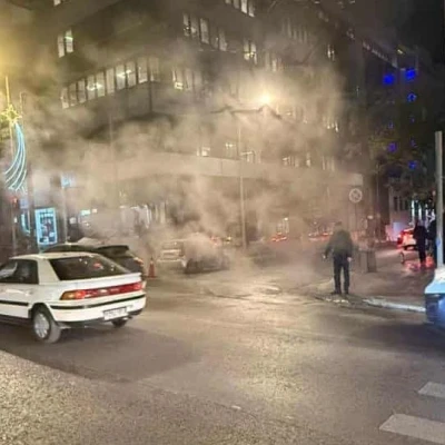 Φωτιά σε όχημα στη Συγγρού: Αυξημένη η κίνηση, κλειστή η Πετμεζά