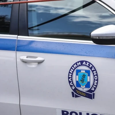 Αιγάλεω: Άγριο ξύλο σε προαύλιο του σχολείου – 16χρονη κατέληξε στο νοσοκομείο με κολάρο στον αυχένα