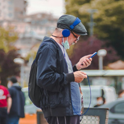 Η μουσική γίνεται «ασπίδα» κατά της Άνοιας: Μειώνει τον κίνδυνο έως και 39%