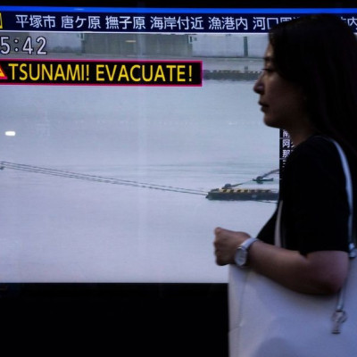 Μικρό τσουνάμι έπληξε τη βόρεια ακτή της Ιαπωνίας μετά τον σεισμό 6,7 Ρίχτερ