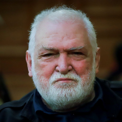 Τζένη Καζάκου: «Δεν μου έλειψε η φιγούρα του παππού μου Κώστα Καζάκου» Τζένη Καζάκου: «Δεν μου έλειψε η φιγούρα του παππού μου Κώστα Καζάκου»