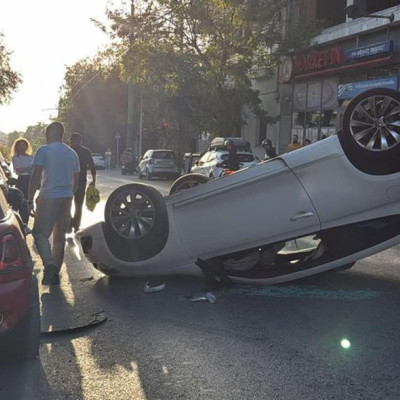 Τροχαίο στην Υμηττού στο ύψος του Παγκρατίου - «Τούμπαρε» αυτοκίνητο