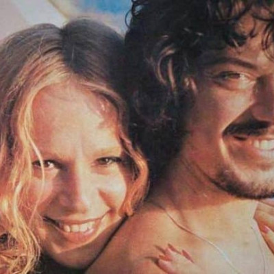 H πpοκλnτική φωτογράφιση της Αλίκης Βουγιουκλάκη με τον Βλάσση Μπονάτσο