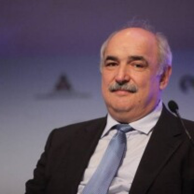 Παιδιά, σηκωθείτε … Γράφει ο Μάρκος Μπόλαρης