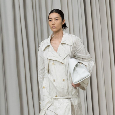 Τα τσαλακωμένα ρούχα δεν θεωρούνται πλέον faux-pas-Η τάση που κάνει την καθημερινότητά μας πιο εύκολη