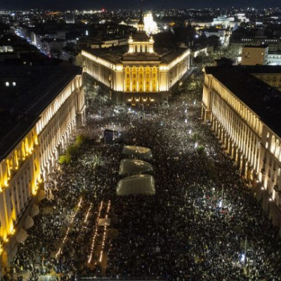Βουλγαρία: Παραιτήθηκε η κυβέρνηση μετά από διαδηλώσεις εβδομάδων