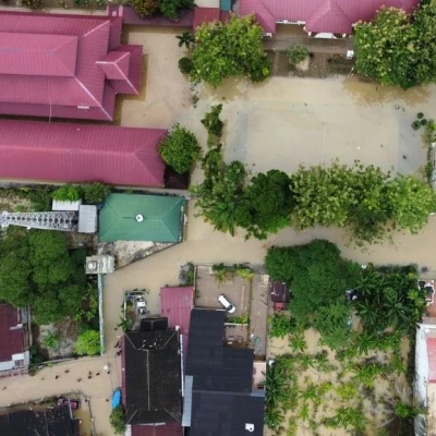 Ανείπωτη καταστροφή στην Ινδονησία: Σχεδόν 800 νεκροί από την τροπική καταιγίδα