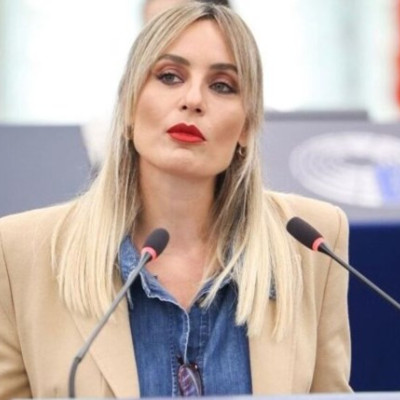 Ελεονώρα Μελέτη -Τα Γλυπτά του Παρθενώνα είναι σύμβολο όχι ντεκόρ δεξιώσεων