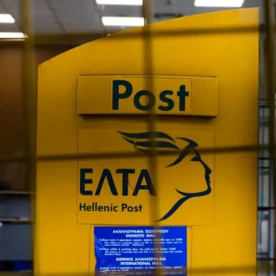 Μετά την κατακραυγή των πολιτών Αναθεώρηση του σχεδίου μαζικών αναστολών λειτουργίας των ΕΛΤΑ