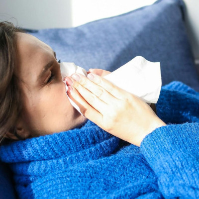 Εξαπλώνεται ο ιός της γρίπης H3N2: ποια είναι τα συμπτώματα της, τι να προσέξετε