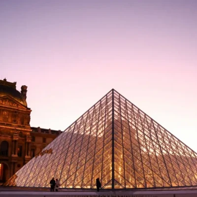 Διαρροή νερού στο Λούβρο «έπνιξε» 400 σπάνια βιβλία στο Τμήμα Αιγυπτιακών Αρχαιοτήτων