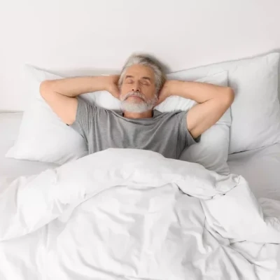 Πίεση: Η μικρή αλλαγή στον ύπνο που τη «ρίχνει» με φυσικό τρόπο σε 2 εβδομάδες