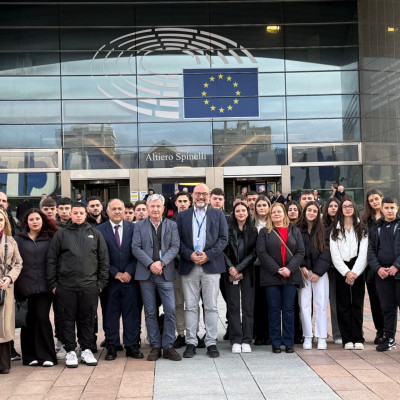 Σάκης Αρναούτογλου- Μαθητές από Άγραφα και Οινούσσες «άνοιξαν διάλογο» με την Ευρώπη.