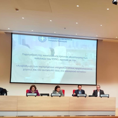 Λίνα Μενδώνη: Θέτουμε τον εαυτό μας στην κρίση της κοινωνίας