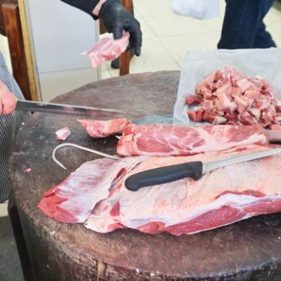 Προσπάθεια κάνουν οι κρεοπώλες του Νομού Σερρών να συγκρατήσουν τις τιμές του κρέατος