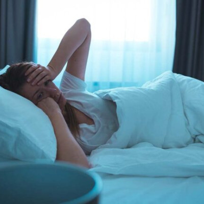 Υπνική άπνοια: Οι υψηλές θερμοκρασίες μας «κόβουν» την ανάσα – Τι δείχνει νέα μελέτη