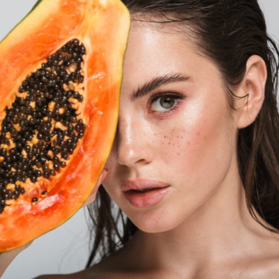 Ποιες τροφές μας κάνουν να μυρίζουμε όμορφα και ποιες όχι – Θα εκπλαγείτε!