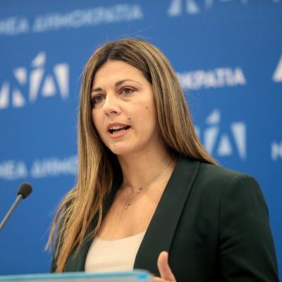 Σοφία Ζαχαράκη: Προσφέρουμε στους γονείς τα απαραίτητα εργαλεία για να σταθούν δίπλα στα παιδιά τους με σιγουριά και αυτοπεποίθηση